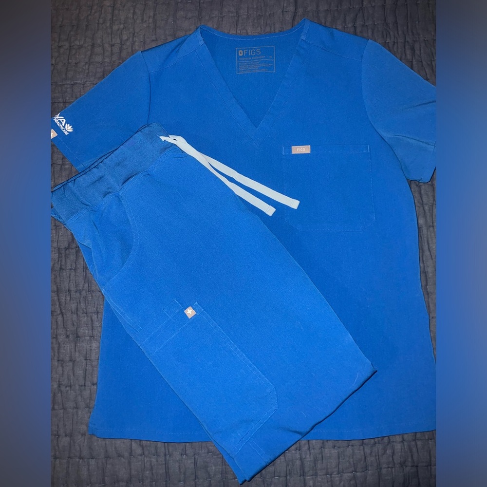 FIGS Catarina One Pocket Scrub Top M - Kade Cargo Scrub Pants M/T - Royal Blue